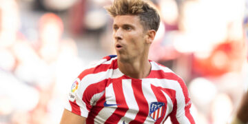 Marcos Llorente, del Atlético de Madrid, disfruta de las maravillosas playas de El Salvador