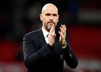 Erik ten Hag renueva como técnico del Manchester United hasta 2026