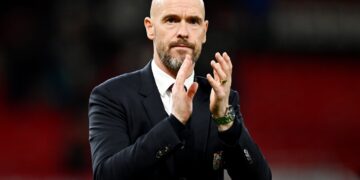 Erik ten Hag renueva como técnico del Manchester United hasta 2026
