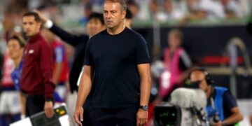 Hansi Flick: «Haremos un partido diferente en Valencia»