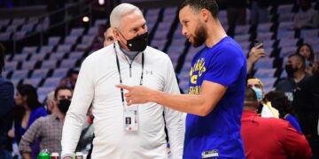 Stephen Curry extiende su contrato con los Warriors, según medios