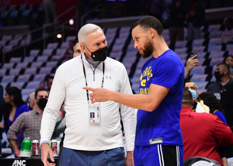 Stephen Curry extiende su contrato con los Warriors, según medios