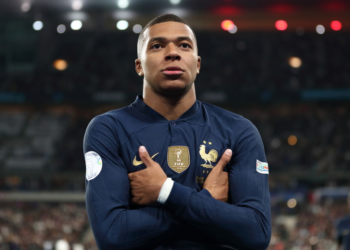 El ‘nuevo’ Mbappé regresa a Francia vestido de delantero centro