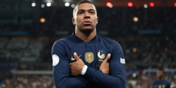 El ‘nuevo’ Mbappé regresa a Francia vestido de delantero centro