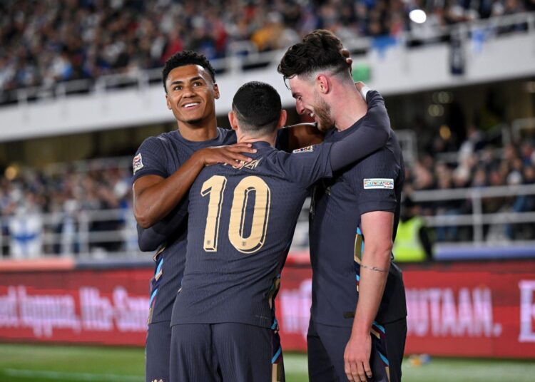 Inglaterra se recupera y supera 3-1 a Finlandia
