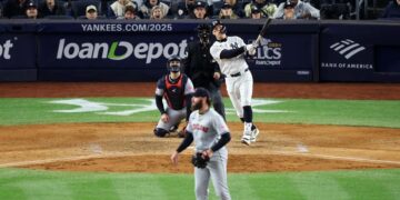 Aaron Judge conecta jonrón y los Yankees extienden la ventaja en la Serie de Campeonato