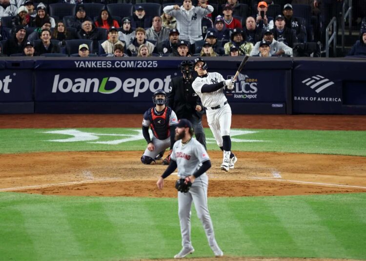 Aaron Judge conecta jonrón y los Yankees extienden la ventaja en la Serie de Campeonato